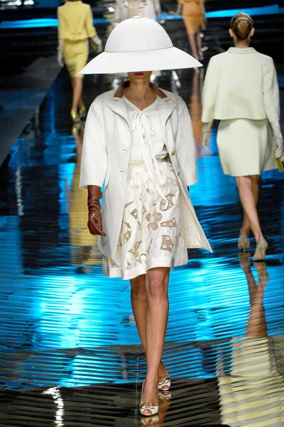Look 8
